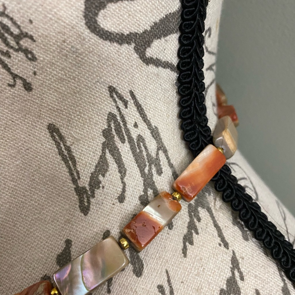 Vintage Elegant Abalone shell beaded Necklace - Picture 3 of 16